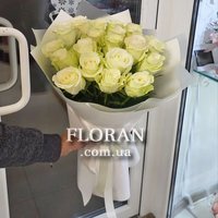 Bouquet of beautiful white roses - Photo 2