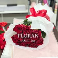 Round bouquet of roses - Photo 1