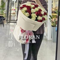 Bouquet of white and red roses - Photo 1