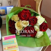 Bouquets of flowers from red and white roses - Photo 1