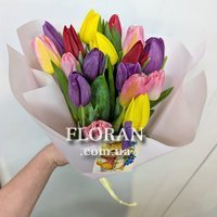 Різнокольорові тюльпани у букеті - Фото 1