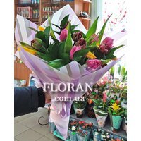 Multi-colored tulips in a bouquet - Photo 2