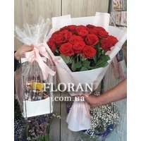 Gorgeous bouquet of red roses - Photo 3