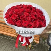 Bouquet of flowers from red roses - Photo 1