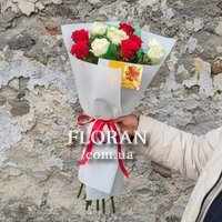 Bouquet of roses tied with ribbon - Photo 1