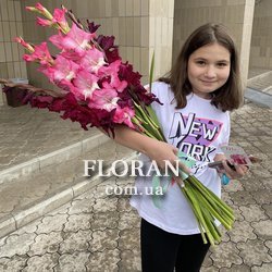 Bouquet of gladiolus - Photo 3