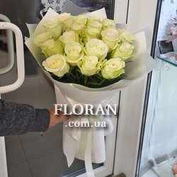 Букет красивих білих троянд - Фото 2