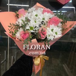 Рожеві троянди та хризантеми - Фото 1