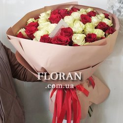Gorgeous bouquet of roses - Photo 1