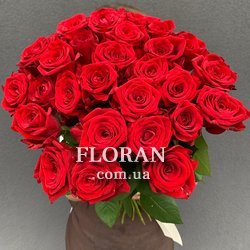 Святковий букет з червоних троянд - Фото 1