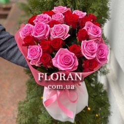 Букет красных и розовых роз - Фото 1