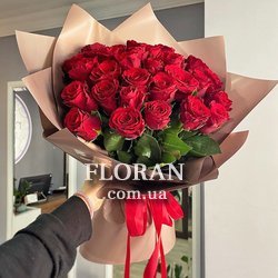 Букет із 31 червоної троянди - Фото 1