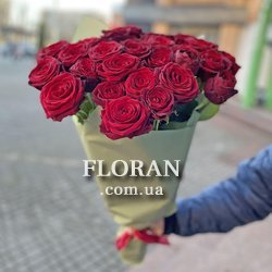 Букет із 31 червоної троянди - Фото 2
