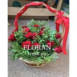 Букет из роз в корзине - Фото 1