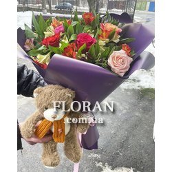 Букет цветов альстромерия и розы - Фото 1