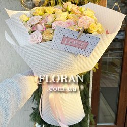 Букет из белых и розовых кустовых роз - Фото 1