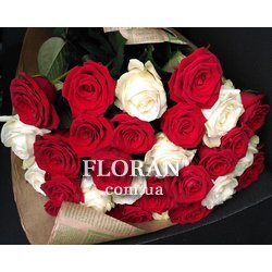 Букет з бордових та білих троянд - Фото 1