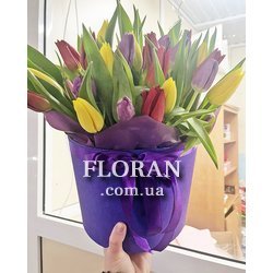 Букет з тюльпанів у капелюшній коробці - Фото 1