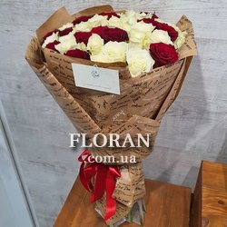 Красно белый букет роз - Фото 1