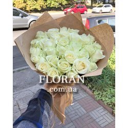 Композиція з білих троянд - Фото 1