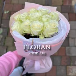 Красиві білі троянди в букеті - Фото 4