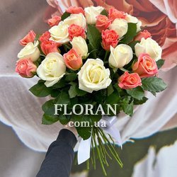 Осінній букет з білих та помаранчевих троянд - Фото 1