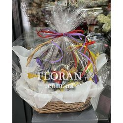 Подарунковий кошик із шоколадом - Фото 1