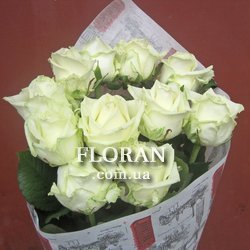 Вертикальный букет белых роз - Фото 1
