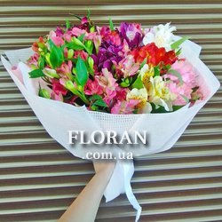 Альстромерії в упаковці - Фото 2