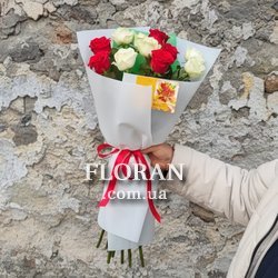 Букет троянд перев'язаний стрічкою - Фото 1