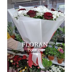 Bouquet of white and red chrysanthemums - Photo 3