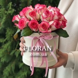Красиві квіти в коробочці - Фото 1