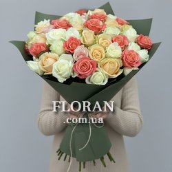 Mixed bouquet of roses - Photo 1