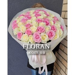 Нежный букет из розовых и белых роз - Фото 1