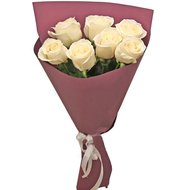 7 білих троянд