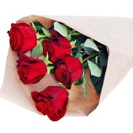 Букет з 5 червоних троянд