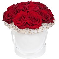 11 троянд в коробці