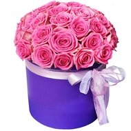 31 троянда в капелюшній коробці