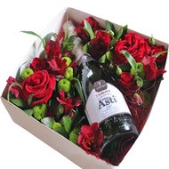 Алкоголь і квіти в коробці