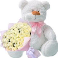 Великий ведмідь з квітами