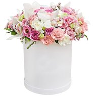 Букет квітів в коробці з Днем народження