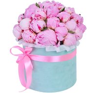 Квіти в коробці мамі на День народження