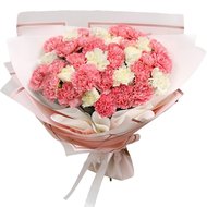 Гвоздики на День Народження