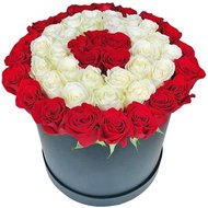 Троянди в чорній коробці