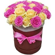 Троянди в капелюшній коробці