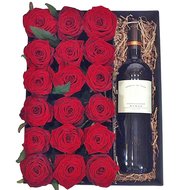 Вино в коробці з квітами