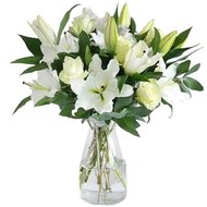 Белые розы и лилии