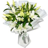 Букет із білих лілій