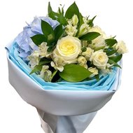 Bouquet of blue and white flowers