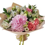 Букет з гортензією та іншими квітами